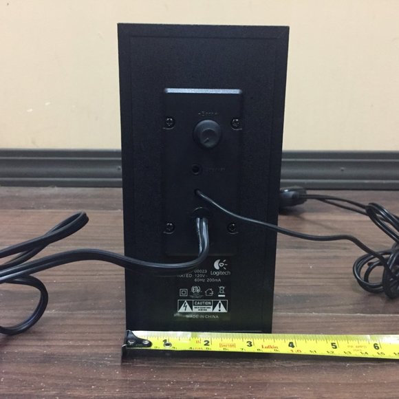 Logitech S-220 2.1 Stereo Computer Speakers - Picture 6 of 15